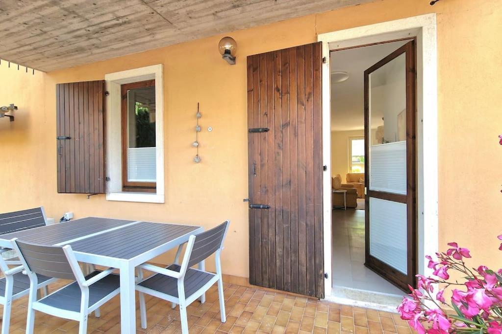 Europa Pool Apartment Бардолино Екстериор снимка