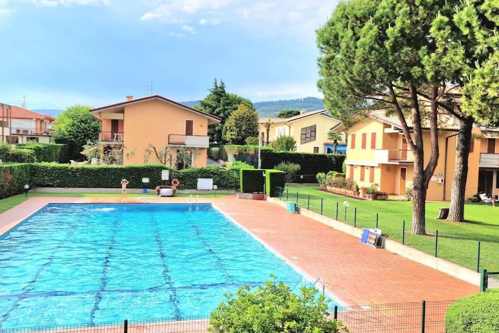 Europa Pool Apartment Бардолино Екстериор снимка